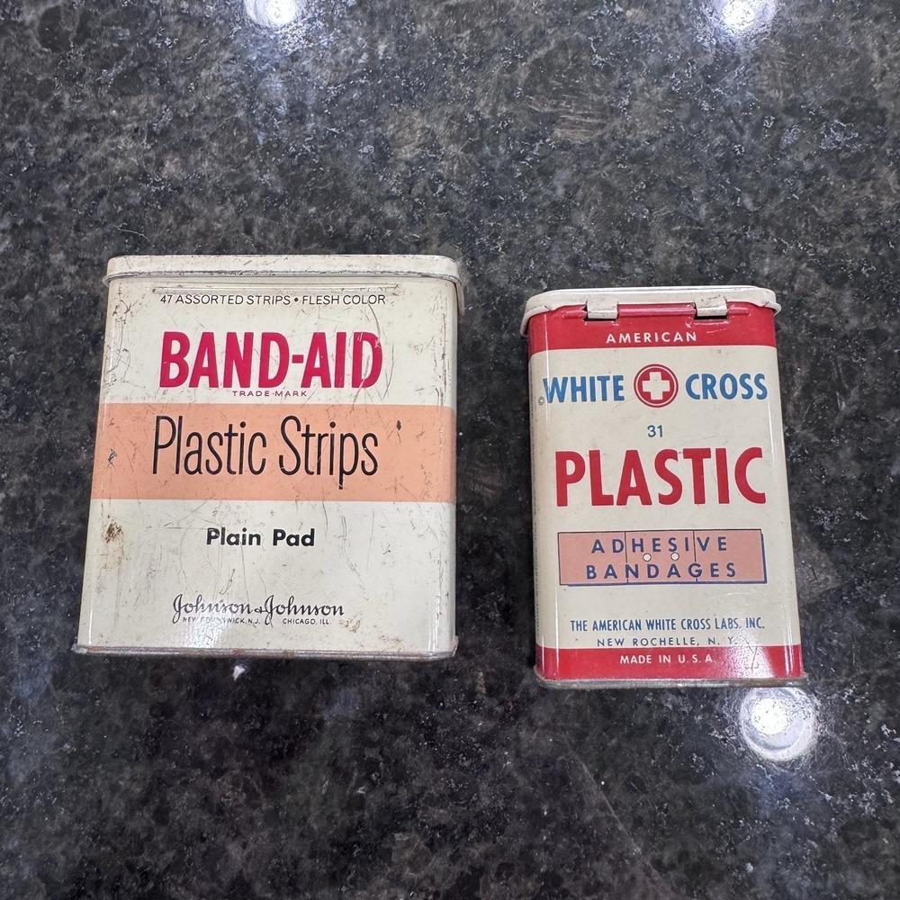 Vintage Empty Metal‎ American White Cross 31 Plastic Bandages Tin And Band-Aid